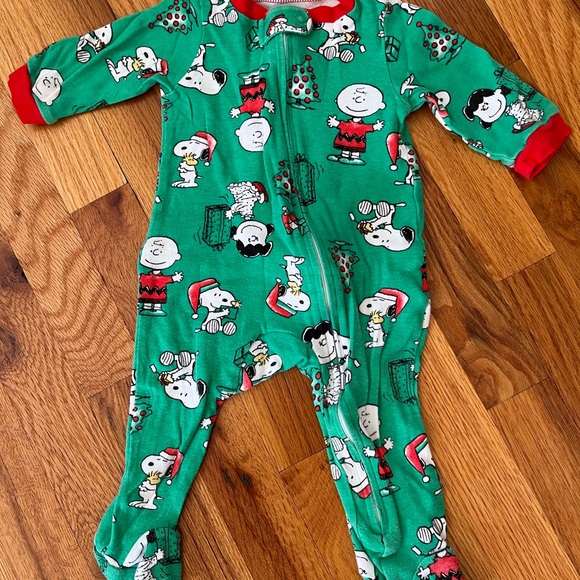 Peanuts Snoopy 3-6M Christmas Footie Pajamas - Picture 1 of 4